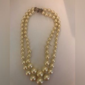 Vintage Richelieu faux pearl necklace
